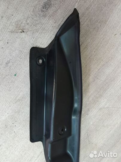 Пыльник крыла передний левый Volkswagen Passat B5