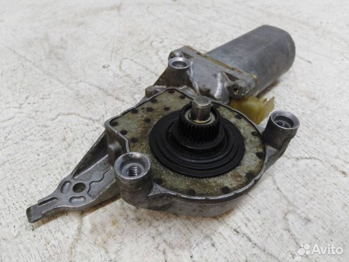 Моторчик заднего левого стеклоподъемника