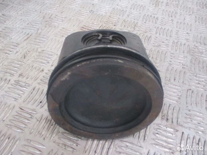 Поршень Mercedes-Benz A4710303617