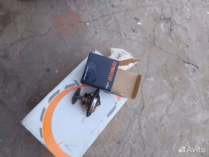 Термостат в сборе для двигателя 100 л. с