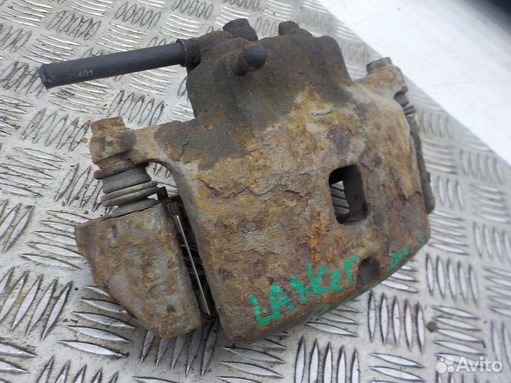 Суппорт тормозной передний правый Mitsubishi Lance