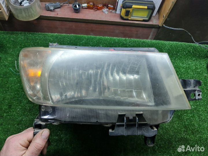 Фара передняя правая Toyota Bb QNC25