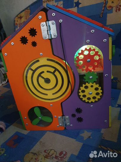 Бизиборд домик с парковкой