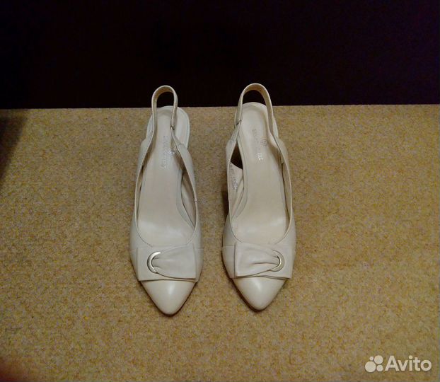 Туфли сине-серебристые новые и бежевые