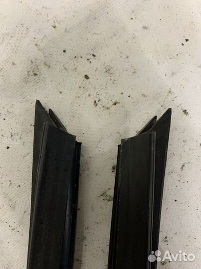 Уплотнитель стекла левый, правый Citroen C4