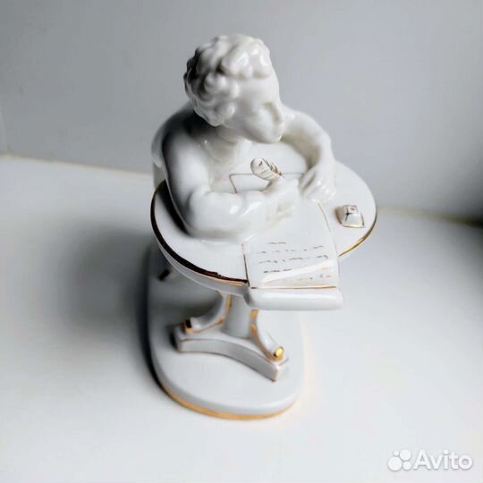 Фарфоровая статуэтка СССР лфз Юный Пушкин