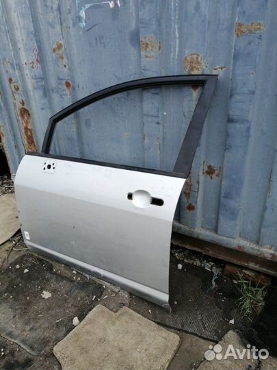 Дверь передняя левая Nissan Tiida C11