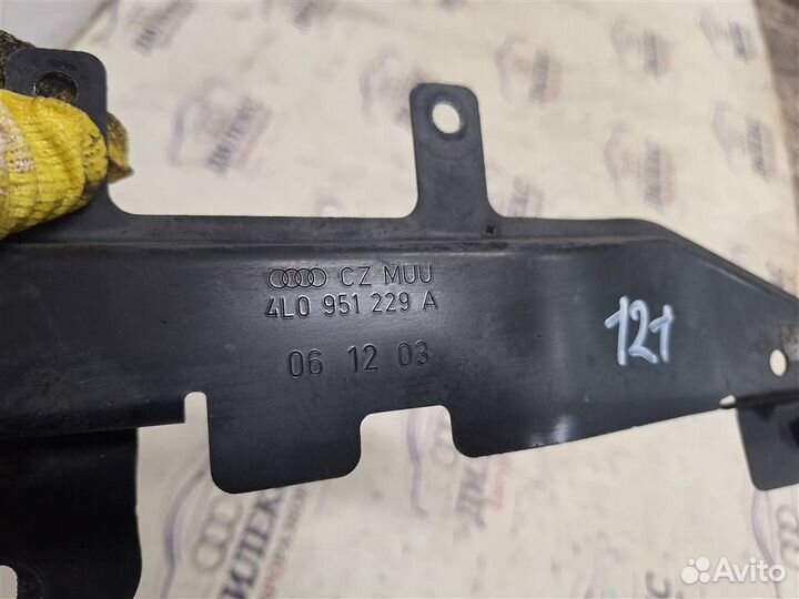 Кронштейн (сопут. товар) Audi Q7 2005