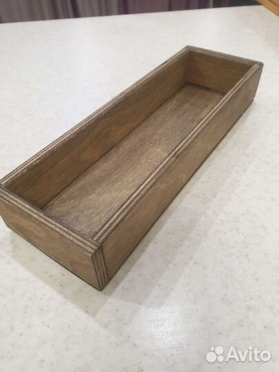 Деревянная подставка под салфетки и приборы