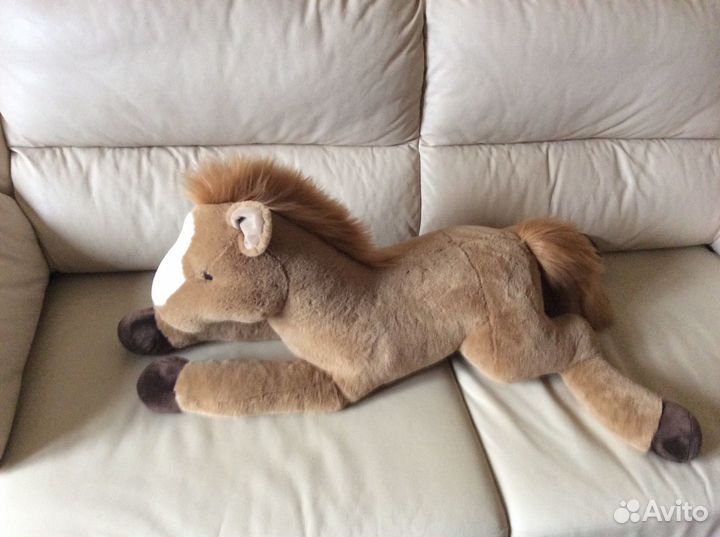 Большая плюшевая лошадка