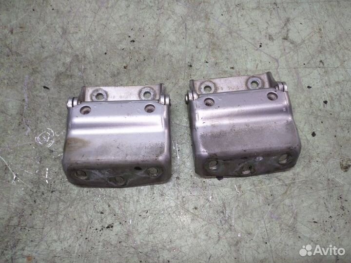 Петли багажника (хлопушка) Mercedes Vito W639