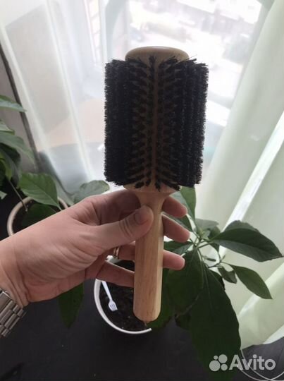 Расческа-выпрямитель. Брашинг
