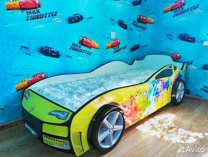 Детская кровать машинка