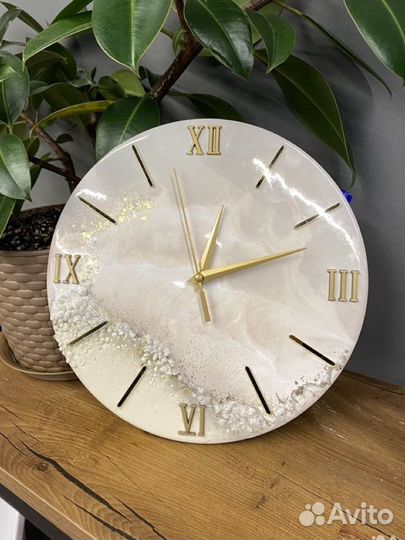 Часы из эпоксидной смолы на заказ