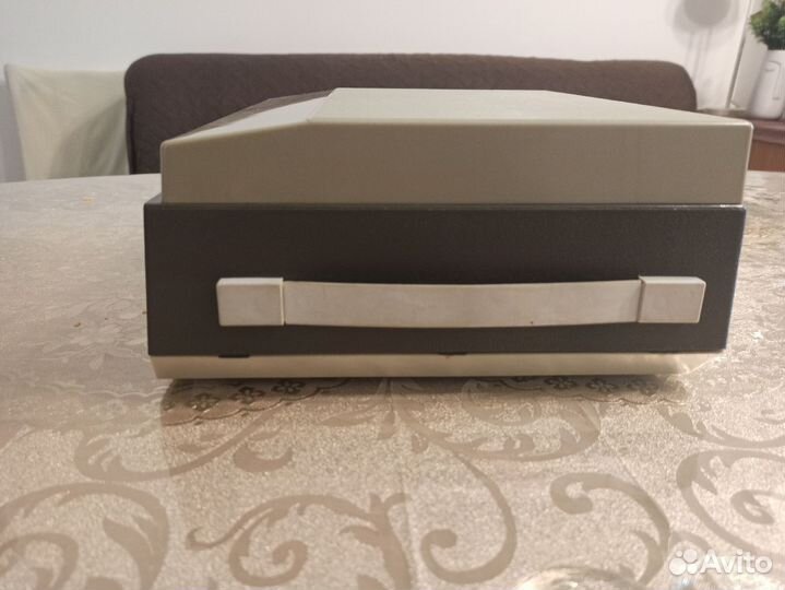 Проигрыватель винила Philips