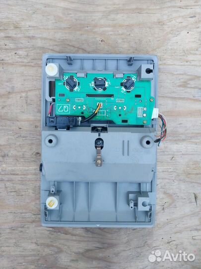 Фонарь салона (плафон) передний Toyota Prius 2