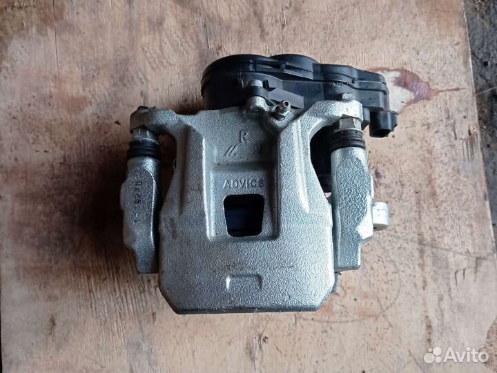 Задний правый суппорт mitsubishi outlander 3