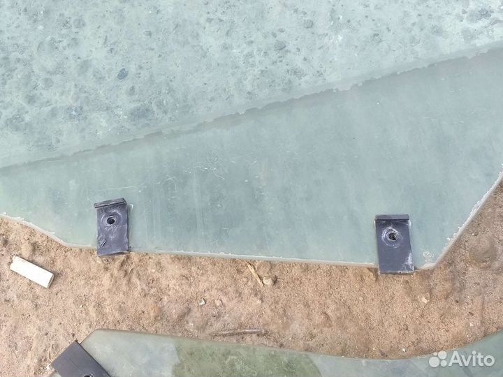 Стекло передних дверей ситроен С4