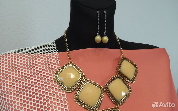 Комплект бижутерии серьги и колье