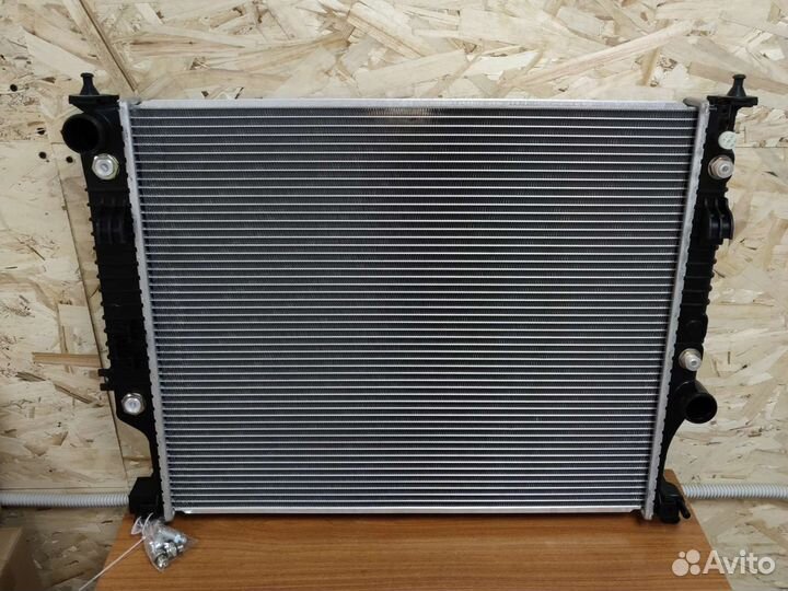 Мерседес радиатор охлаждения 164 А2515000703