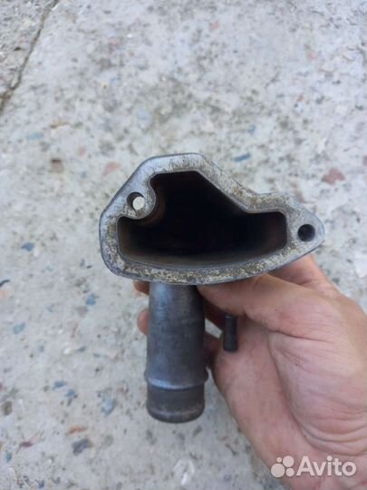 Патрубок головки блока ом 601, 603