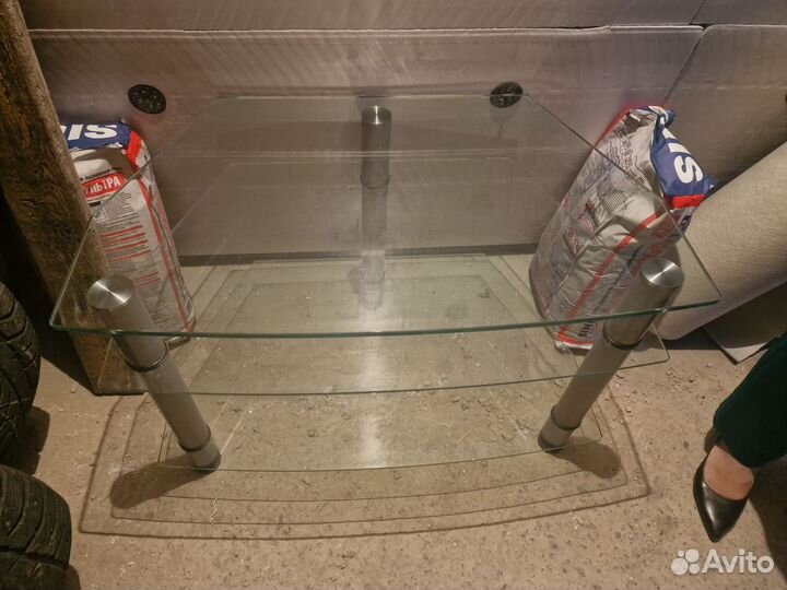 Стеклянная тумба под тв