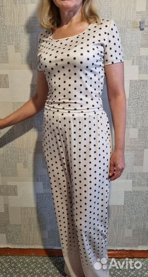 Летний женский костюм белый в горошек