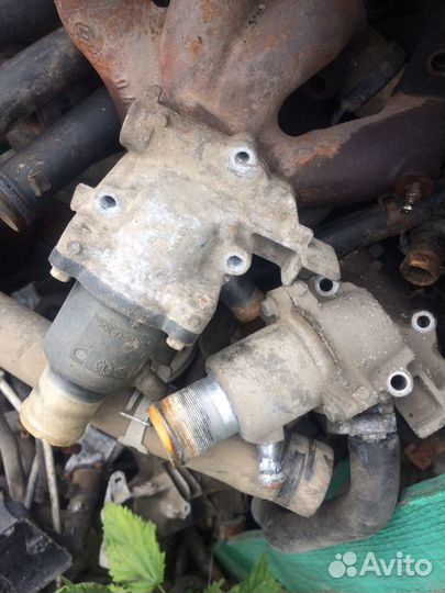 Рено Логан Симбол корпус термостата