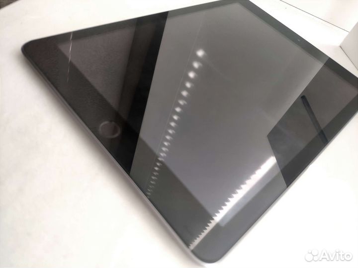 iPad 5 поколения 32Gb состояние нового, с чеком
