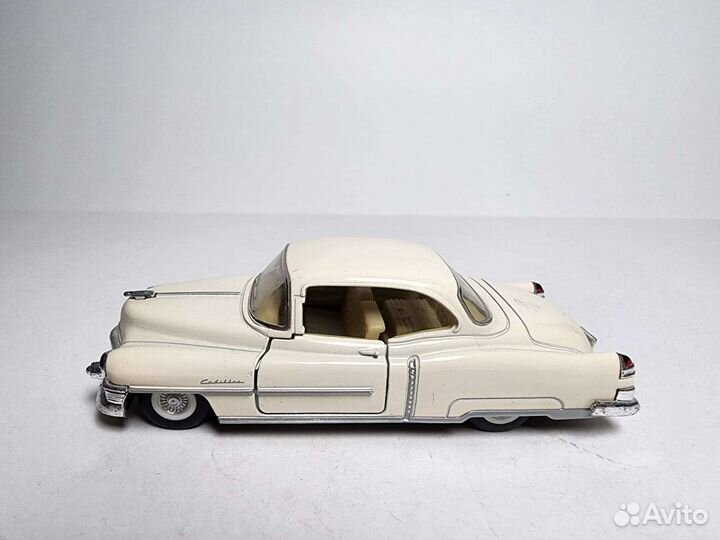 Cadillac Series 62 Kinsmart 1:43