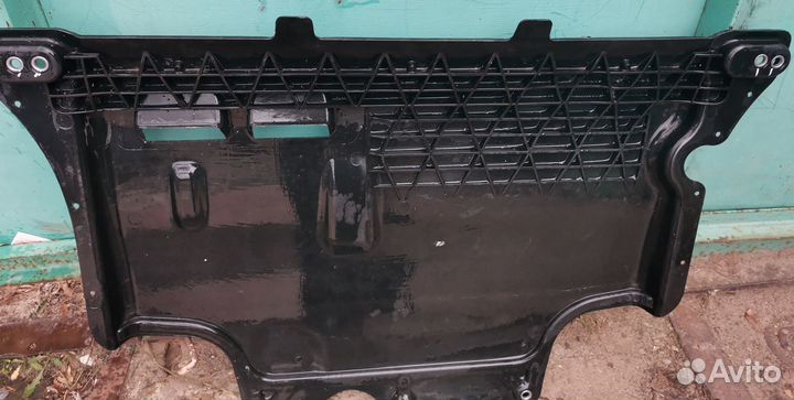 Защита двигателя Volkswagen Tiguan VAG 5QF825901