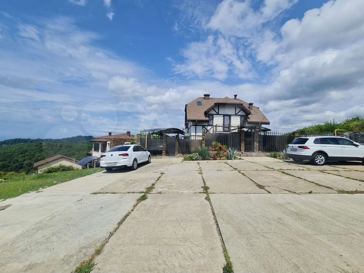 Дом 180 м² на участке 6,5 сот.