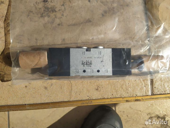 Распределитель festo vuvs-l20-b52-d-g18-f7