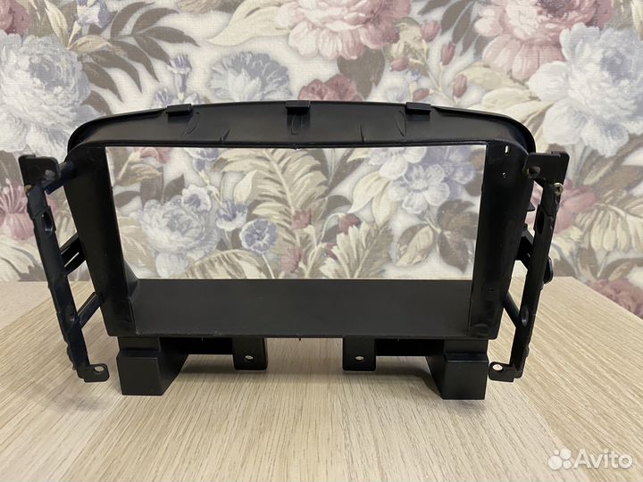 Рамка магнитолы и проводкой checrolet cruze