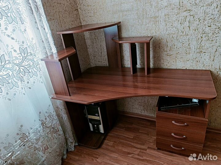 Стол компьютерный угловой