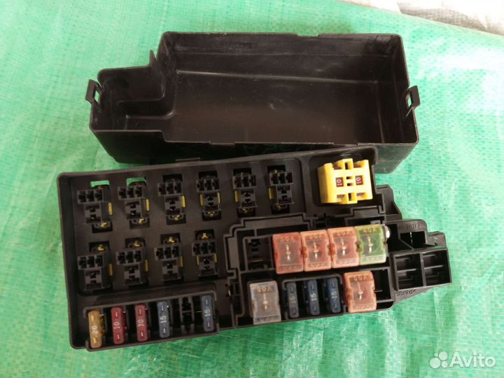 Блок предохранителей Mitsubishi Eclipse D32A