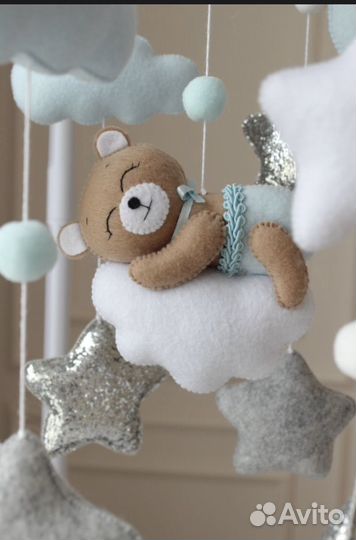 Мобиль в кроватку из фетра