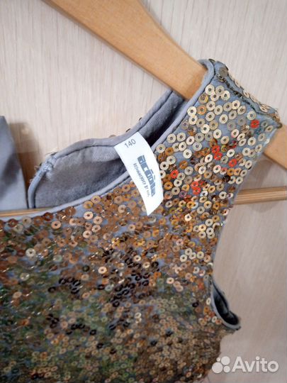 Нарядное платье для девочки р 140