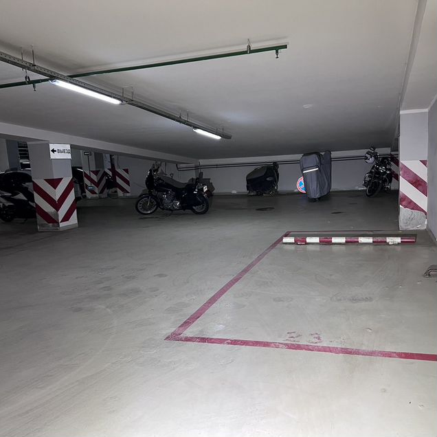 Машиноместо, 10 м²