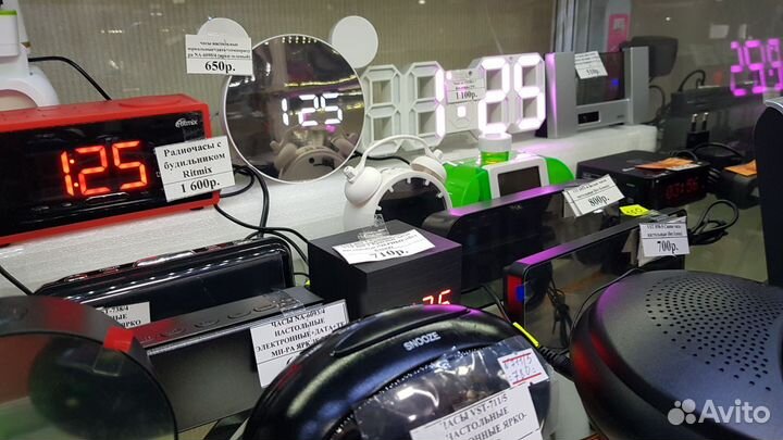 Электронные часы VST716 зелёные и красные белые