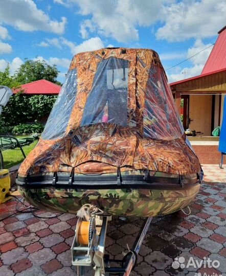 Лодка с мотором и прицепом