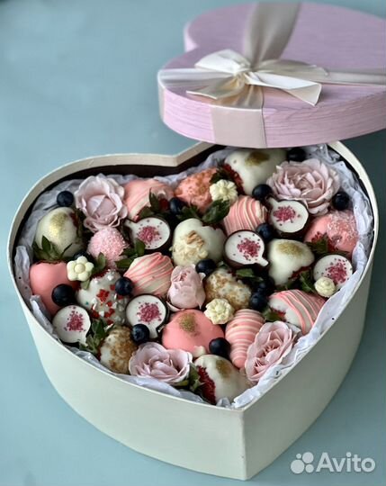 Подарки/съедобные букеты/мужские/клубника/цветы