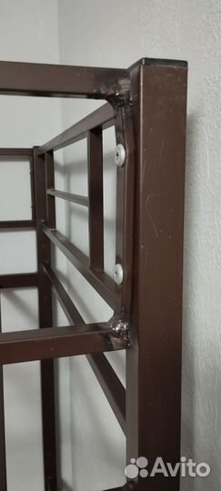 Кровать двухъярусная металлическая