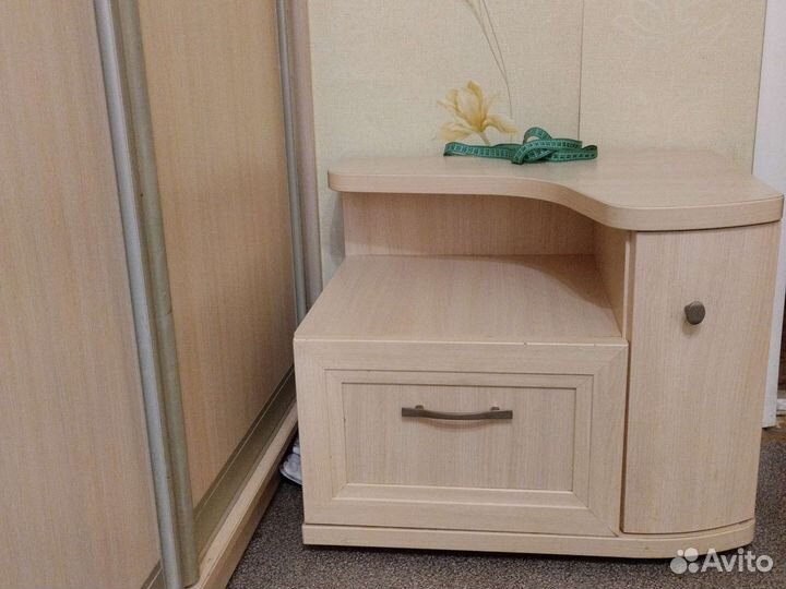 Тумба прикроватная