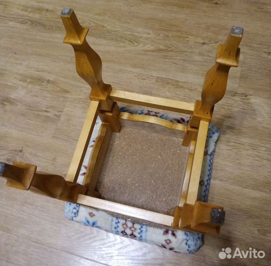 Табуретка деревянная