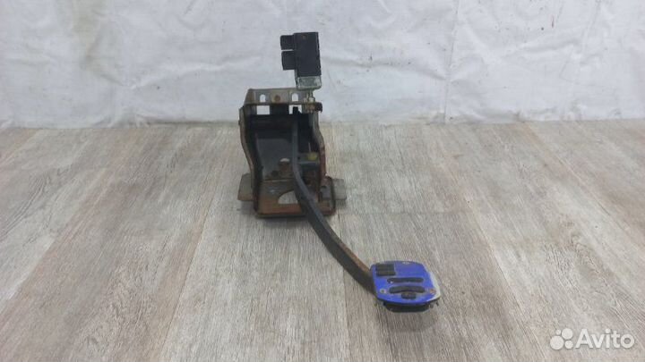 Педаль тормоза Mitsubishi Galant 7 1996