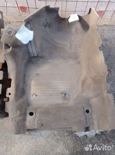 Покрытие напольное переднее вольво хс70 с80 правое