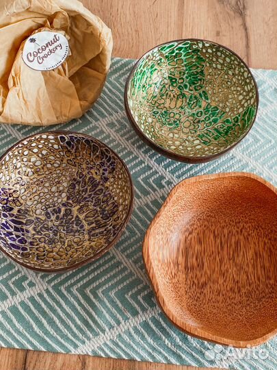 Миска тарелка из скорлупы кокоса с ракушками