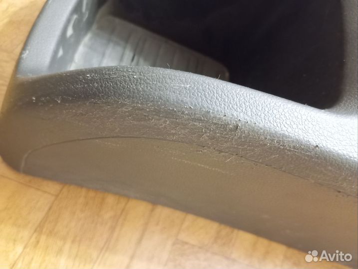 Подлокотник (центральная консоль) фокус 2