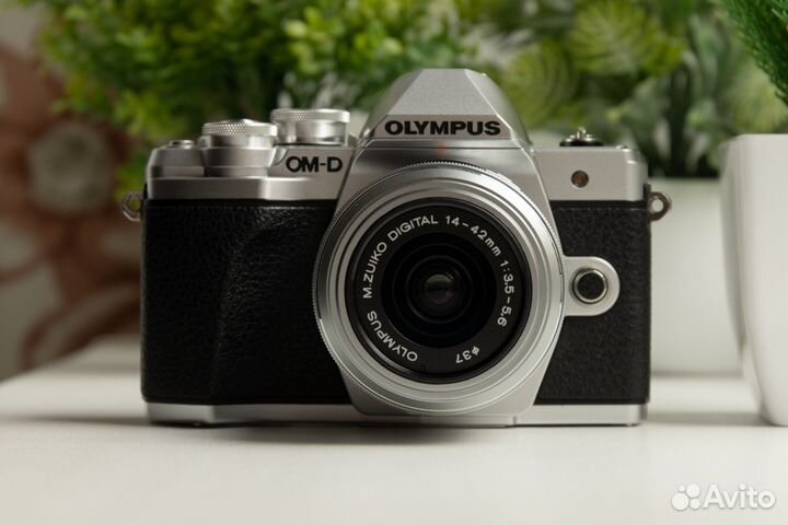 Olympus OM-D E-M10 Mark III Kit + Комплект